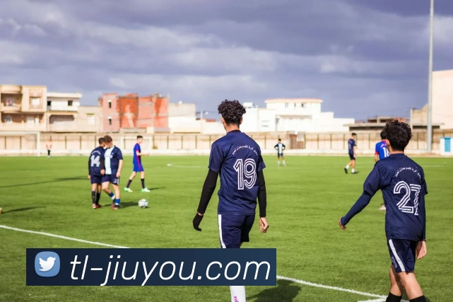 足球技巧解析脚背传球与射门的完美结合与应用